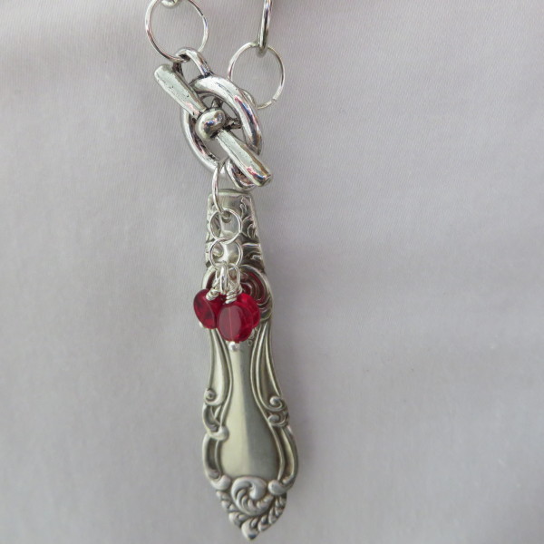 Spoon with red beads 3